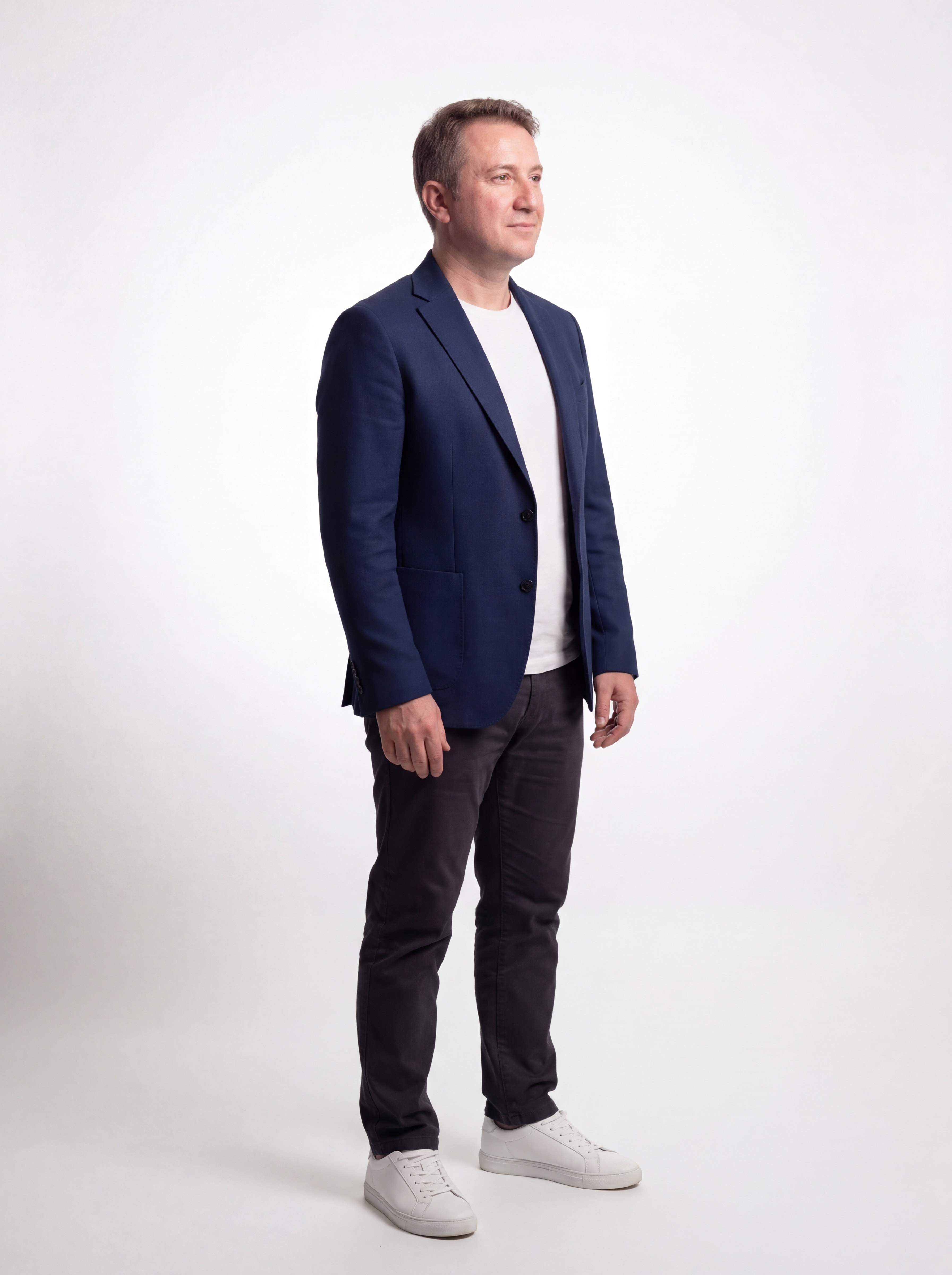 Dr. Barış Onur Yılmaz — casual (right)