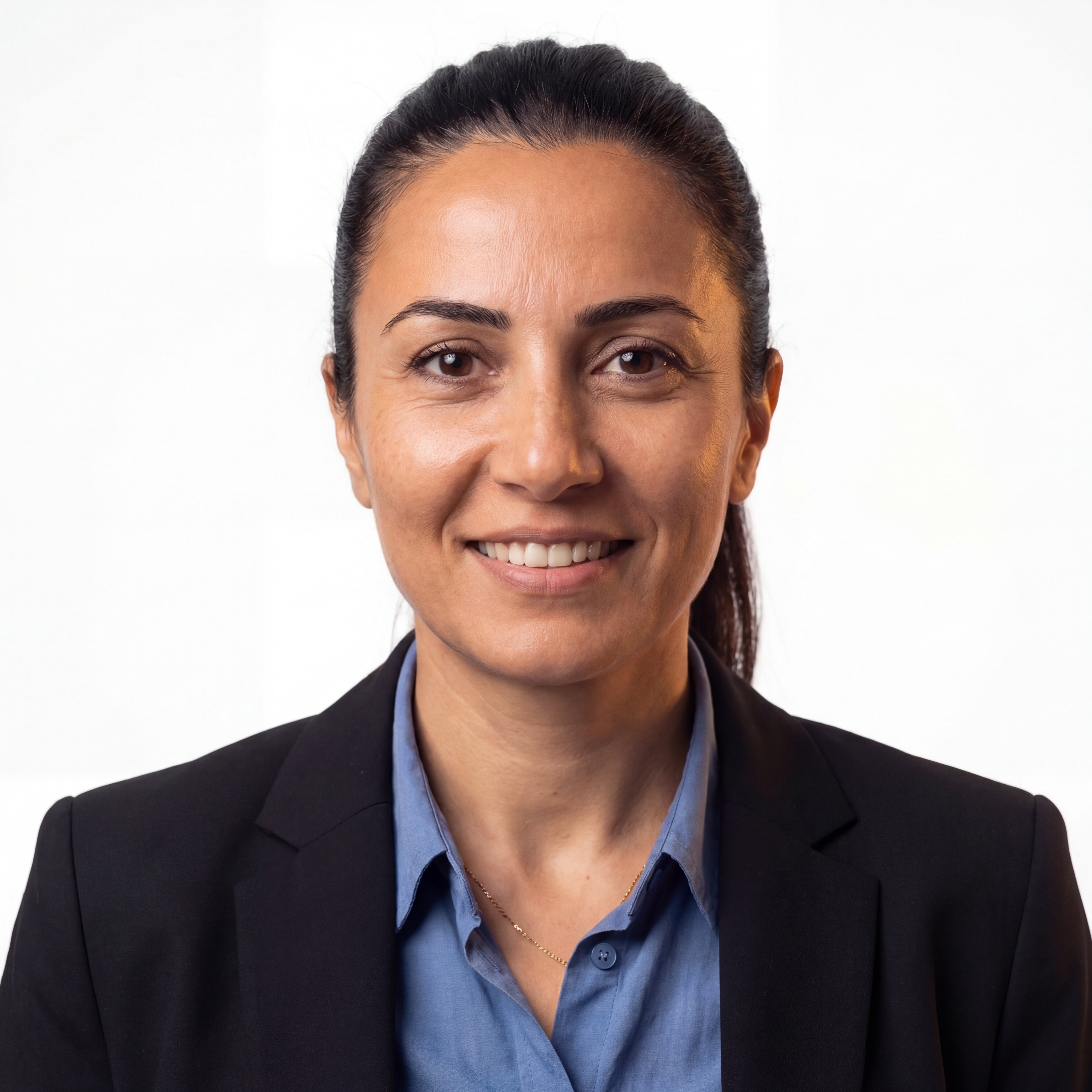 Dr. Selin Arıkan — casual (closeup)