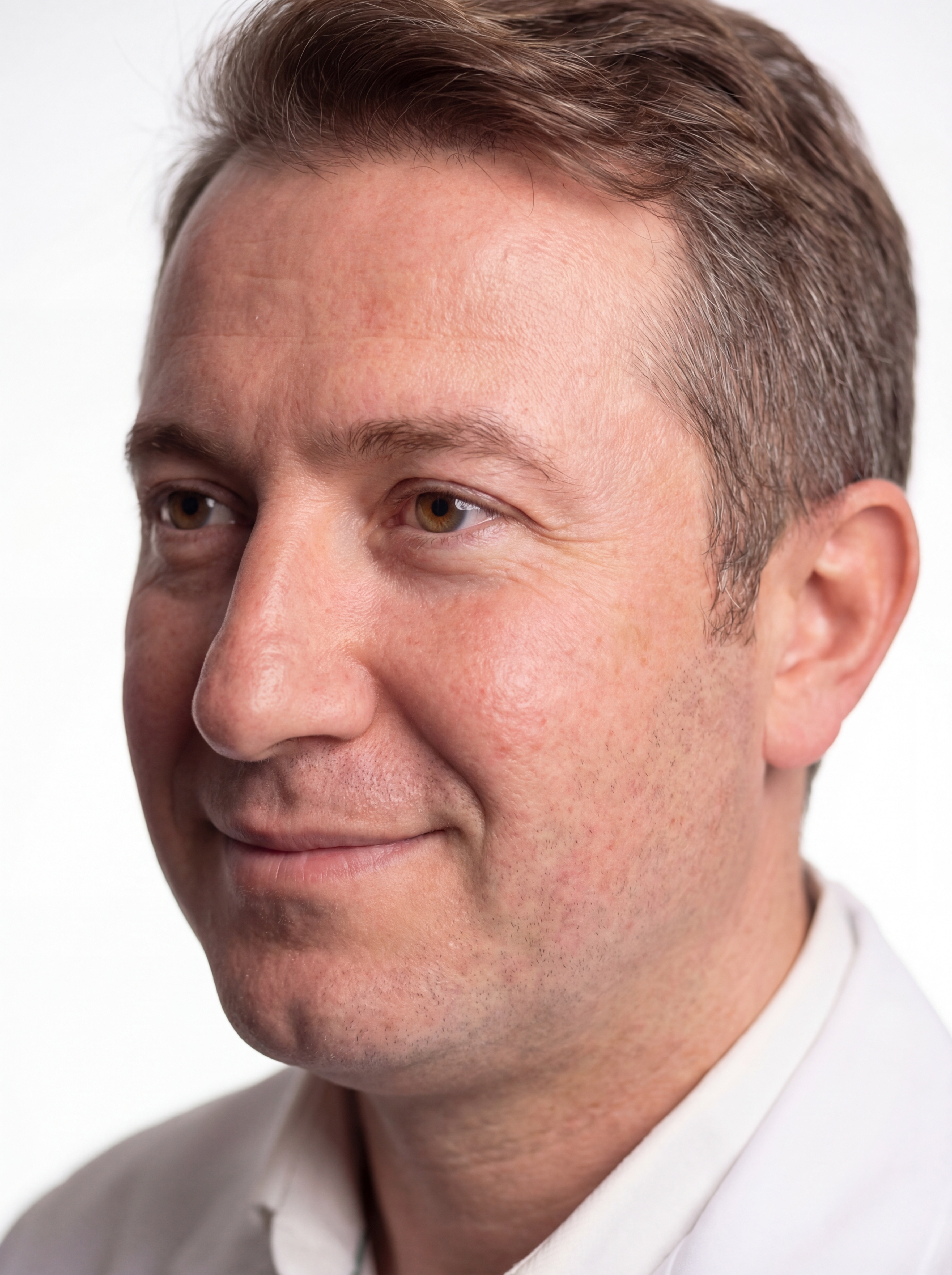 Dr. Barış Onur Yılmaz — Portrait (left)