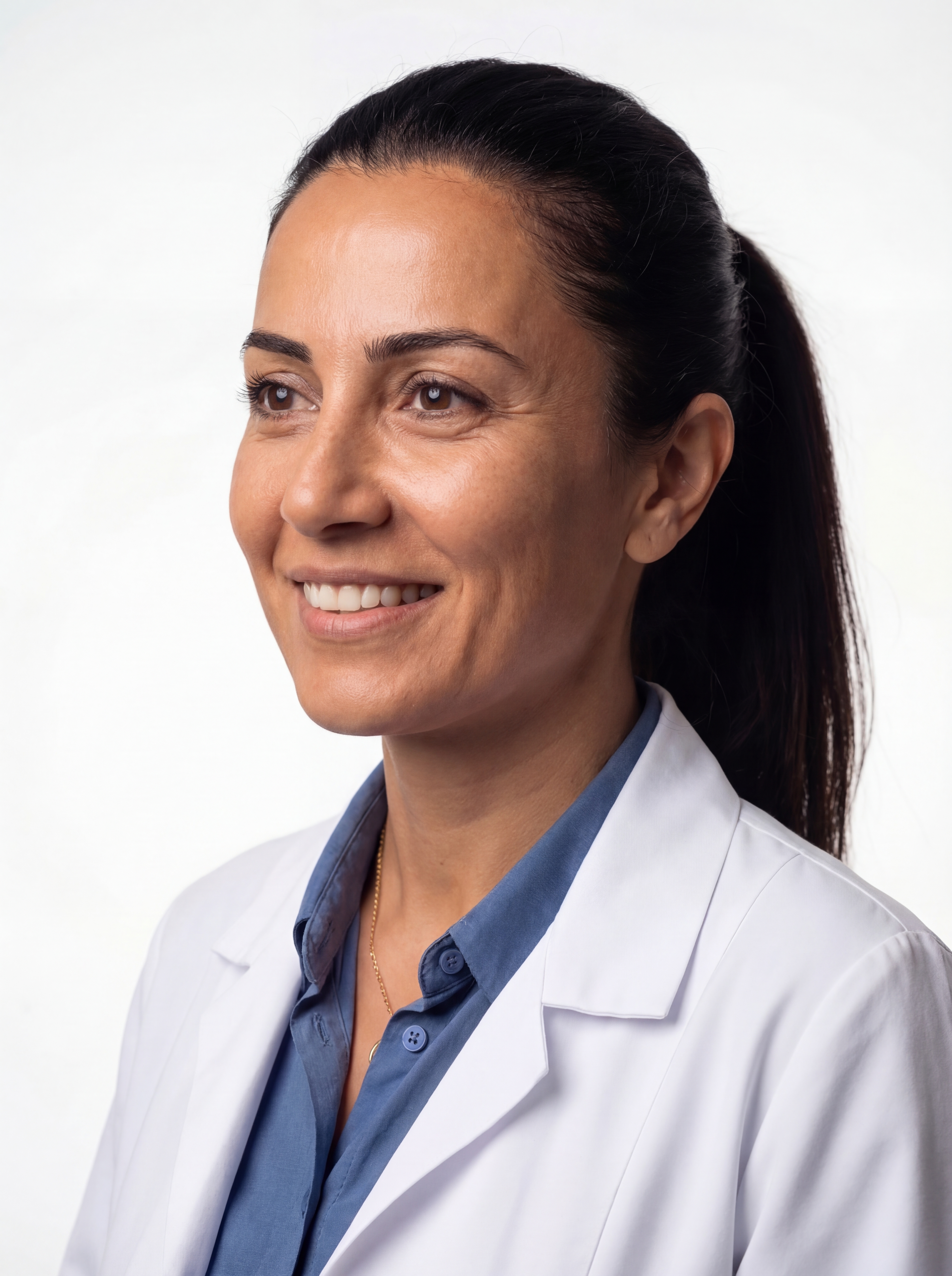 Dr. Selin Arıkan — Portrait (left)
