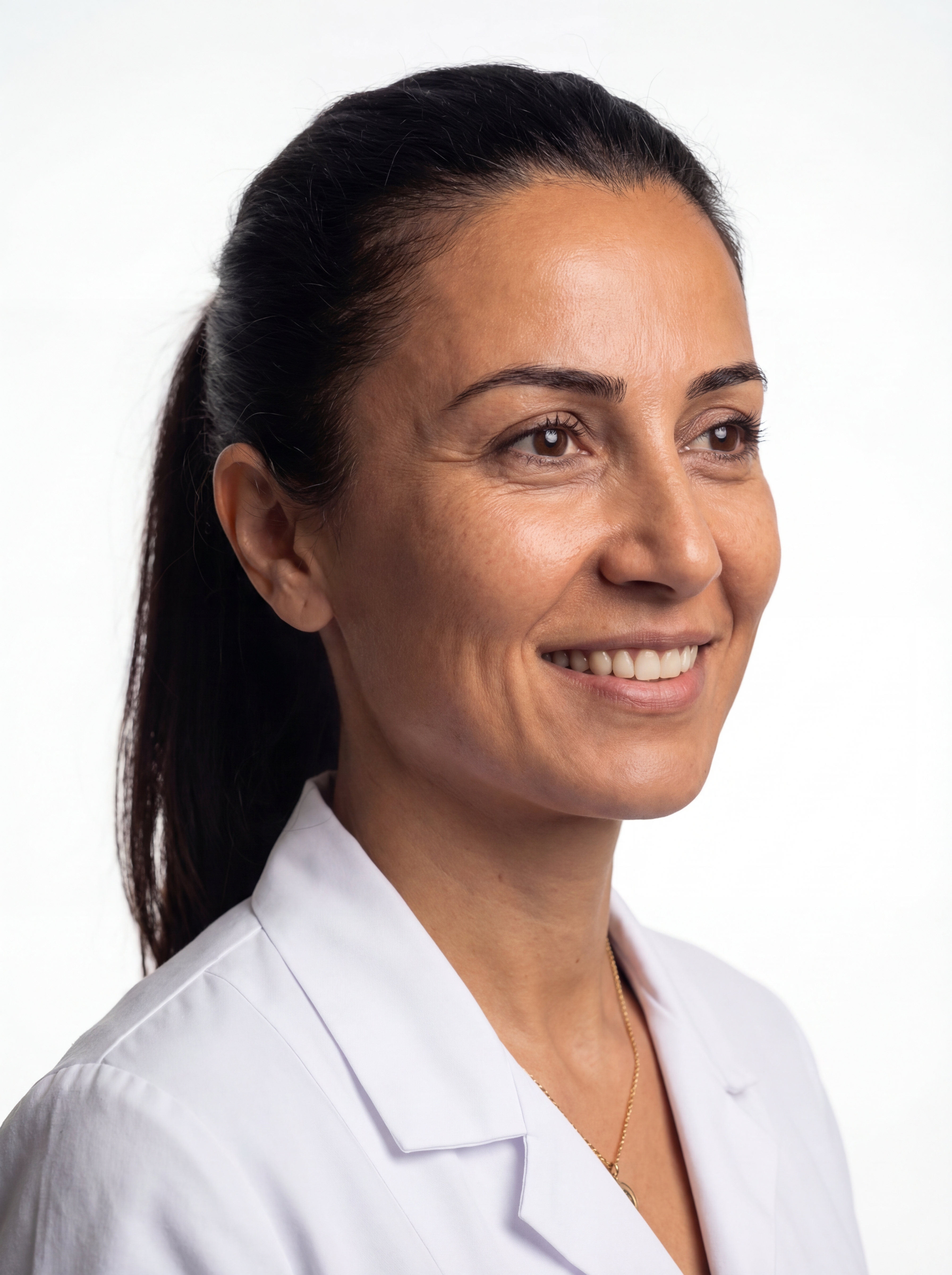 Dr. Selin Arıkan — Portrait (right)